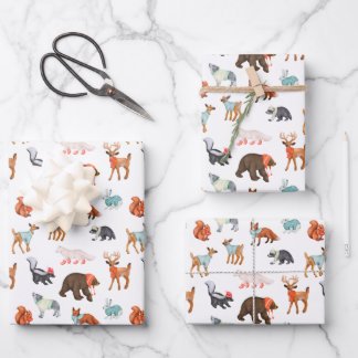 Cute bosdieren dragen wintertruien en hoeden inpakpapier vel