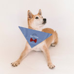 Cute Bow Stropdas Monogram Pet Name Blue Dog Bandana<br><div class="desc">Je monogram en naam over een blauw canvas, afgewerkt met een schattig diep rood boeg stropdas. Vul de sjabloon in om de naam van uw huisdier toe te voegen, of verwijder de naamoptie helemaal; welke u verkiest. De achtergrondkleur kan worden veranderd, gebruikend uitgeeft menu. De stijl, de grootte, en de...</div>