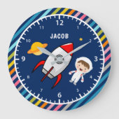 Cute Boy Astronaut Buitenruimte Raketkamer Kinder  Grote Klok (Voorkant)