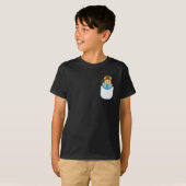 Cute Boy Reading I Vector Pocket Design T-Shirt (Voorkant volledig)