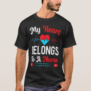 Cute Boyvriend Nurse citeert mijn hart behoort tot T-shirt