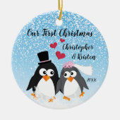 Cute Bride & Groom Penguins Ons eerste kerstfeest Keramisch Ornament (Voorkant)