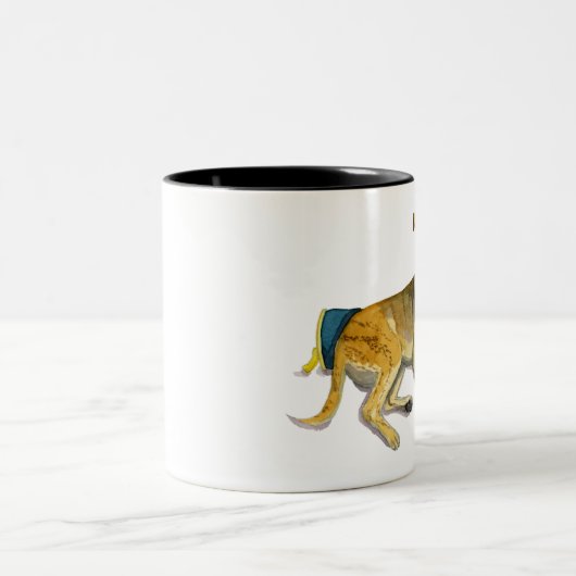 Cute Brindle Dog Enjoing Wine Waterverf Painting Tweekleurige Koffiemok (Center)