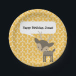 Cute Brown Buck Deer Personated Party Borden Papieren Bordje<br><div class="desc">Dit schattige bord op papier van een beboste partij is perfect voor een verjaardagsfeestje voor kinderen of andere speciale evenementen. Dit ontwerp bevat een schattig bruine buck hert met geweien (of misschien is het een rendier?) tegen een gele gepatterde achtergrond. Dit coördineert met andere punten in ons collectie Woodland Whimsy....</div>