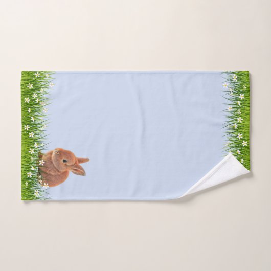Cute Brown Bunny & Flowers on Light Blue Bad Handdoek (Handdoek)