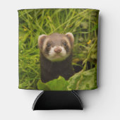 Cute Brown Ferret in de Grass Foto Blikjeskoeler (Voorkant)