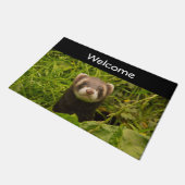Cute Brown Ferret in de Grass Foto Deurmat (Schuin)