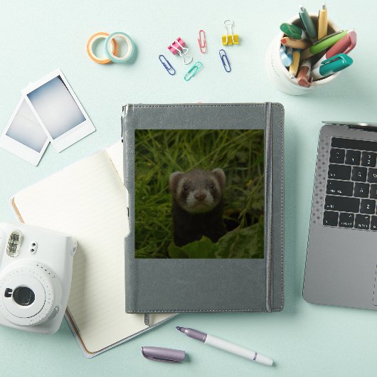 Cute Brown Ferret in de Grass Foto Sticker (iPad Cover)