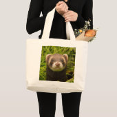 Cute Brown Ferret in de Grass Grote Tote Bag (Voorkant (product))