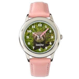 Cute Brown Ferret in de Grass Horloge