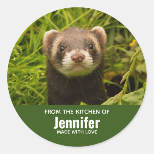 Cute Brown Ferret in de Grass Kitchen Ronde Sticker