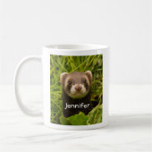 Cute Brown Ferret in de Grass Koffiemok (Links)