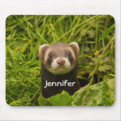 Cute Brown Ferret in de Grass Muismat (Voorkant)