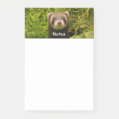 Cute Brown Ferret in de Grass Post-it® Notes (Voorkant)