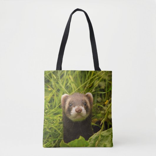 Cute Brown Ferret in de Grass Tote Bag (Voorkant)