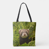 Cute Brown Ferret in de Grass Tote Bag (Achterkant)