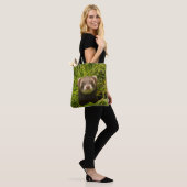 Cute Brown Ferret in de Grass Tote Bag (Op model)