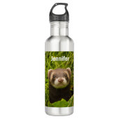 Cute Brown Ferret in de Grass Waterfles (Voorkant)