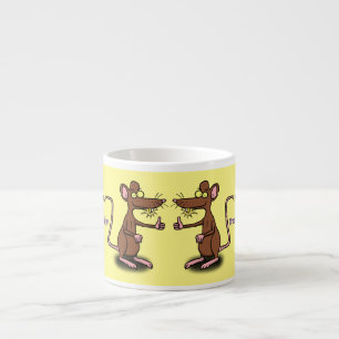 Cute brown rat duikt op cartoon espresso kop