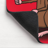 Cute brown rat duikt op cartoon muismat (Hoek)