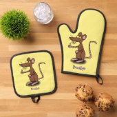 Cute brown rat duikt op cartoon ovenwant & pannenlap set (Top down)