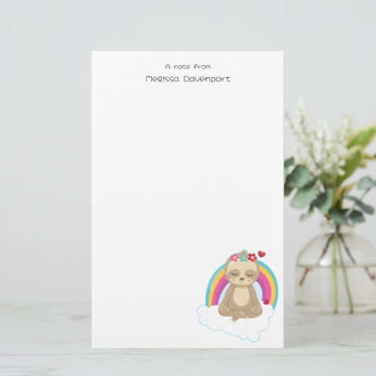 Cute Brown Sloth, Meditating on a Cloud Briefpapier (Staand voorkant)