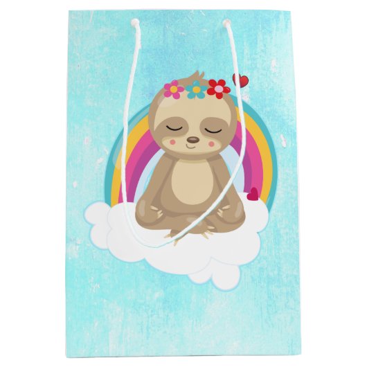 Cute Brown Sloth, Meditating on a Cloud Medium Cadeauzakje (Voorkant)