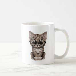 Cute Brown Tabby Kitten met oogglazen Koffiemok