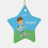 Cute Brunette Boy Soccer Persoonlijke Kerstmis Keramisch Ornament (Rechts)