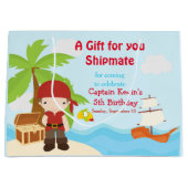 Cute Brunette Pirate Boy in Red Birthday Groot Cadeauzakje (Voorkant)