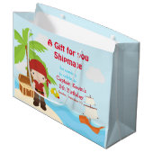 Cute Brunette Pirate Boy in Red Birthday Groot Cadeauzakje (Voorkant Gekanteld)