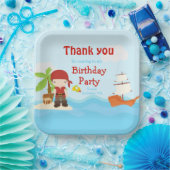 Cute Brunette Pirate Boy in Red Birthday Papieren Bordje (Feest)