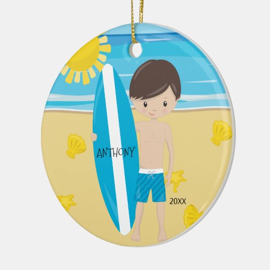 Cute Brunette Surfer Boy Persoonlijk kerstfeest Keramisch Ornament (Links)