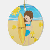 Cute Brunette Surfer Girl persoonlijke kerstmis Keramisch Ornament (Links)
