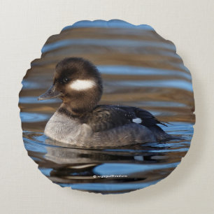 Cute Bufflehead Duck op Sunlit Watts Rond Kussen