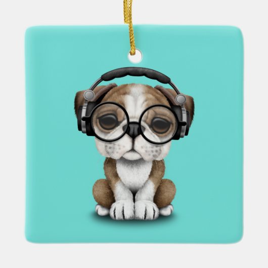 Cute Bulldog Puppy Dj met hoofdtelefoon Keramisch Ornament (Voorkant)
