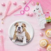 Cute Bulldog Puppy Sitting Down Papieren Bordje (Feest)