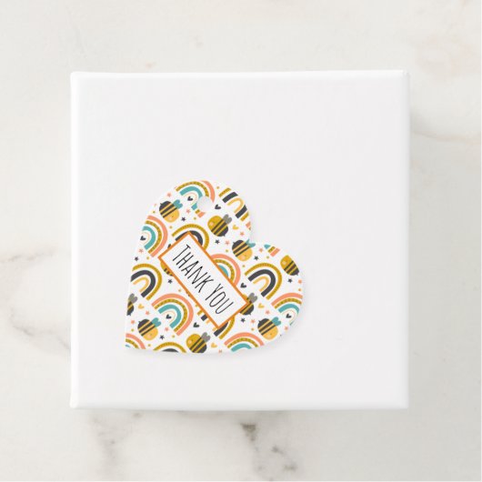 Cute Bumble Bee and Rainbows Pattern Hartelijk dan Bedankjes Labels (In situ)