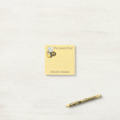 Cute bumble bee cartoon post-it® notes (Op bureau)