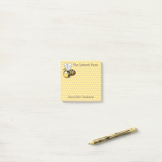Cute bumble bee cartoon post-it® notes (Op bureau)