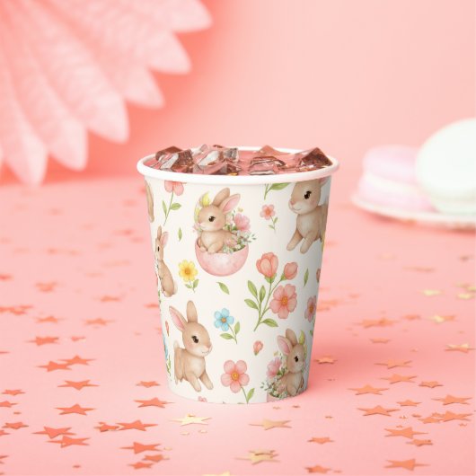 Cute Bunnies and Flowers Pattern Papieren Bekers (Insitu)