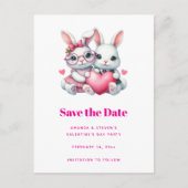 Cute Bunnies Sharing a Heart Valentine's Aankondigingskaart (Voorkant)