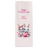 Cute Bunnies Sharing a Heart Valentine's Day Wijn Cadeautas (Voorkant)