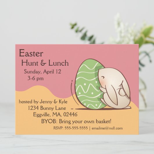 Cute Bunny push Green Easter Egg Kaart (Staand voorkant)