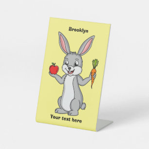Cute bunny rabbit met groenten cartoon reclamebord met voetstuk