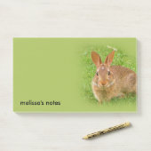 Cute Bunny Rabbit op de Golf Green Post-it® Notes (Op bureau)