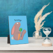 Cute bunny rabbit, zittend met wortelcartoon fotoplaat (Zijkant)