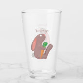 Cute bunny rabbit, zittend met wortelcartoon glas (Achterkant)