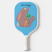 Cute bunny rabbit, zittend met wortelcartoon pickleball paddle (Voorkant)