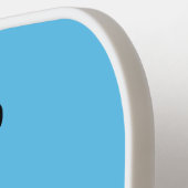 Cute bunny rabbit, zittend met wortelcartoon pickleball paddle (Links Detail)